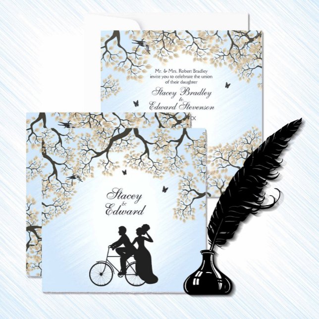 Inbjudan till blå himmel-kallelse till cykelbröllo (Beautiful blue sky country bicycle bride and groom wedding invitation. )