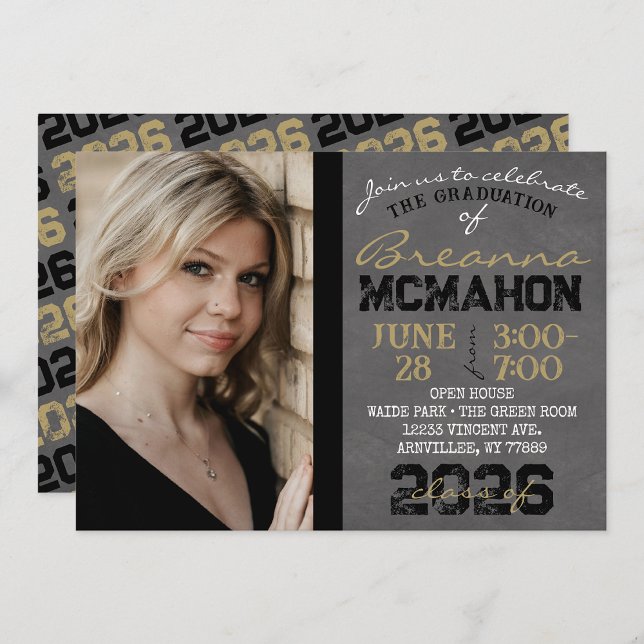 Inbjudan till Black & Guld Chalkboard Studenten (Repeating Class Year Chalkboard Graduation Photo Invitations)