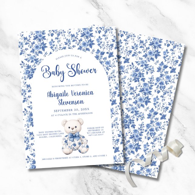 Inbjudan till Blue Toile Baby Shower (Elegant Blue Toile Baby Shower Invitation with Teddy Bear, Couple Names, Parents to Be or Mom to Be.)