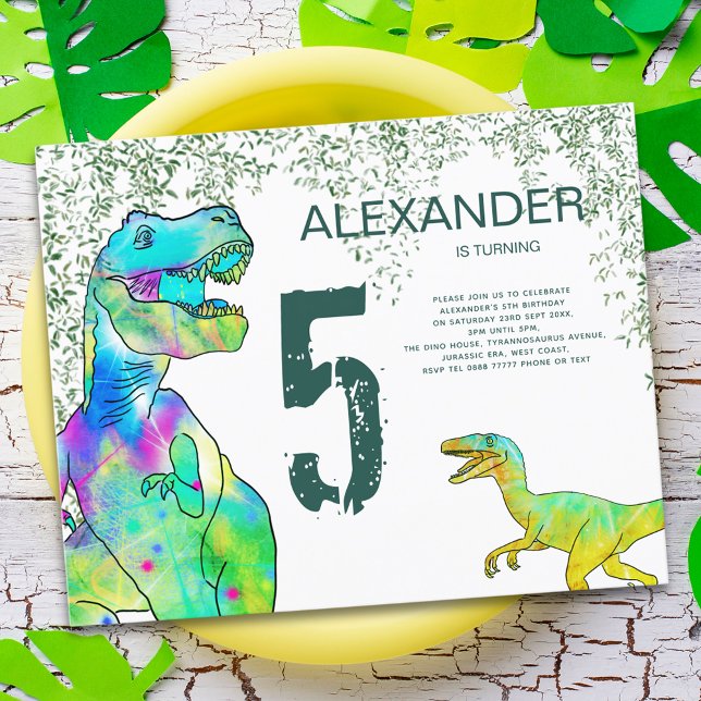Inbjudan till budget för femte Födelsedagsfesten (T-Rex and velociraptor dinosaur jungle 5th birthday party green budget invitation )