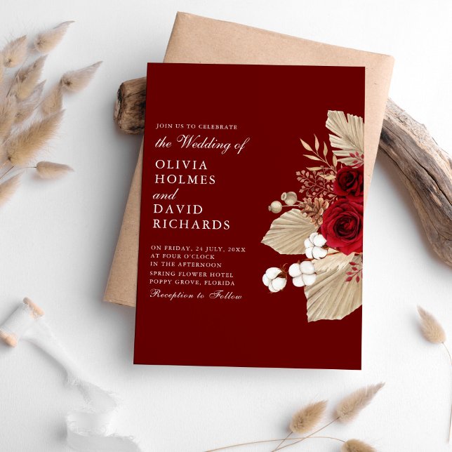 Inbjudan till Burgundy Ro och Pampas Grass Wedding (Burgundy Roses and Pampas Grass Wedding Invitation on a table surrounded with pampas grass.)