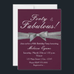 Inbjudan till Chic om Vin Lila Silver Bow Party<br><div class="desc">Inbjudan till Chic om Vin Lila Silver Bow Party. Anpassa framsidan och baksidan för ANY-händelse.</div>