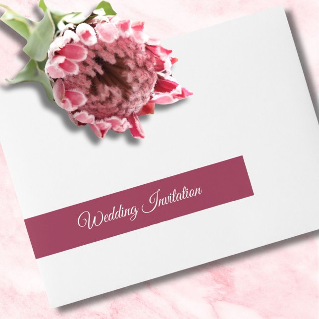 Inbjudan till elegant Burgundy & White Text Weddin Etikettband (Skapare uppladdad)