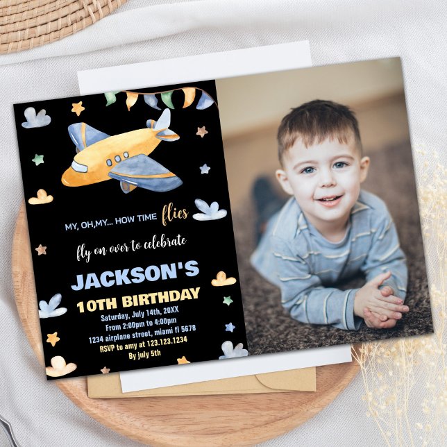 Inbjudan till flygplanet Grått Black W Foto (Airplane Birthday Invitations Gray Black W Photo)