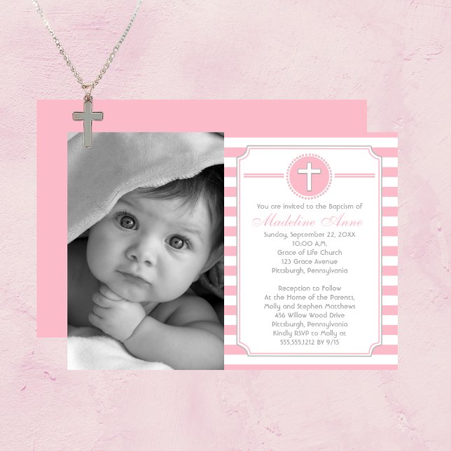 Inbjudan till foto-baptism i kor Rosa Rand Flickor (Cross Pink and White Stripes Girl Photo Baptism Invitation)