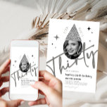 Inbjudan till glitter 30 30års födelsedag med foto<br><div class="desc">30 30års födelsedag-inbjudningar med foto täckt av födelsedag silver glitter hatt.</div>