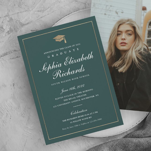 Inbjudan till Guld-fotofotot-Studenten i klassiskt (Elegant calligraphy green and gold photo graduation invitation.)