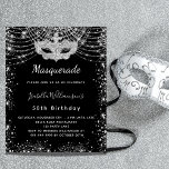 Inbjudan till inkomstfödelserbjudande för svart si<br><div class="desc">För en elegant Masqueraad,  50:e (eller någon annan ålder) födelsedag. En svart bakgrund. Dekorerad med faux silver glitter och en maskerad mask. Anpassa och lägg till information om namn,  ålder och party. Namn är skrivet med ett handskript i stil</div>