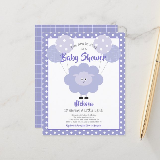 Inbjudan till lila Lamb Budget Cute Baby Shower (Fram/Back In Situ)