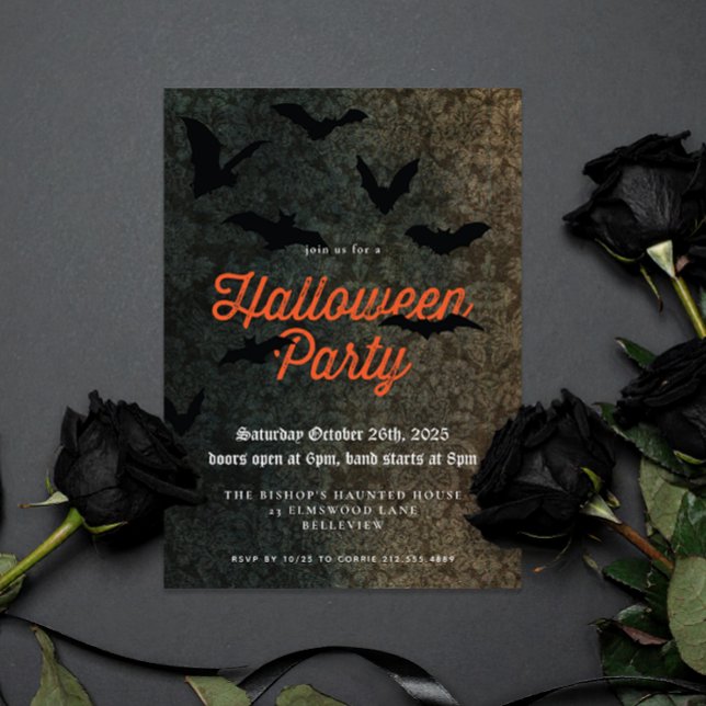 Inbjudan till mörk Damask och Fladdermöss Hallowee (Dark damask pattern with black bats and orange vintage style text Halloween party invitation)