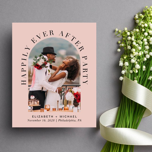 Inbjudan till mottagning av budgeterat fotobröllop (Celebrate your love story with an invitation showcasing your favorite photo in an elegant arch frame)