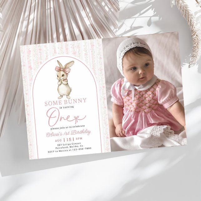 Inbjudan till rosa kanin Coquette 1-års födelsedag (Skapare uppladdad)