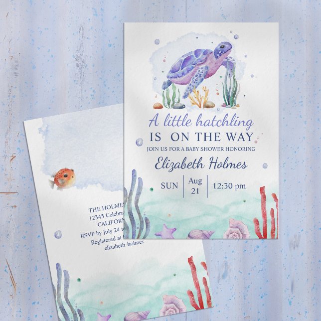 Inbjudan till Sjölivet Baby Shower för vattenfärgs (Watercolor Turtoise Sealife Baby Shower Invitation on pale blue wooden background)