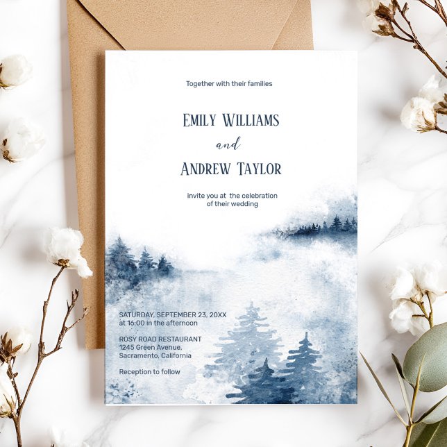 Inbjudan till skogsäggsbröllop med vattenfärg (“Elegant navy blue watercolor wedding invite with foggy forest design for rustic or woodland wedding)