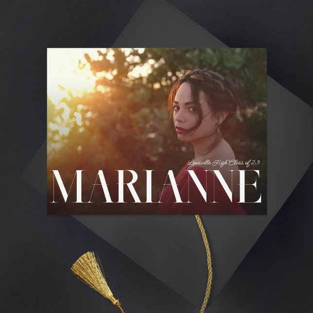 Inbjudan till stor serif Namn Photo Studenten (Skapare uppladdad)