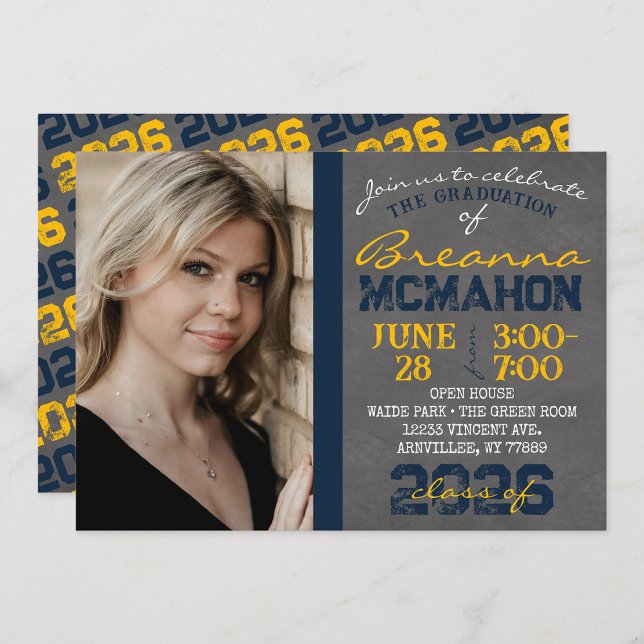 Inbjudan till Studenten i i på marinblått och Guld (Repeating Class Year Chalkboard Graduation Photo Invitations)