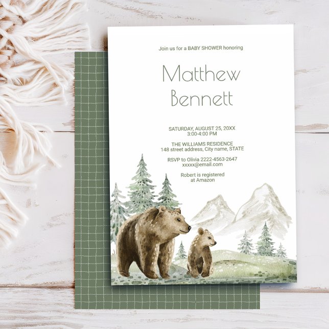 Inbjudan till vattenskog i mor och baby (Cute watercolor baby shower invite with forest and bear design in sage green. Ideal for woodland the)