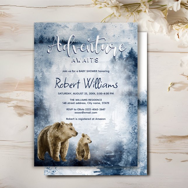 Inbjudan till vattenskog i mor och baby (Blue watercolor foggy forest mommy and baby bear adventure begins baby shower invitation )