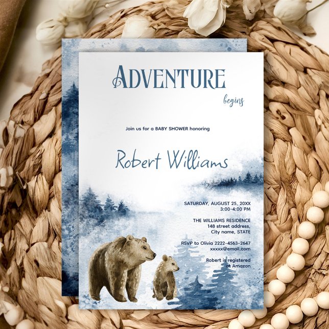 Inbjudan till vattenskog i mor och baby (Adventure awaits watercolor foggy blue forest with bear baby shower invitation )