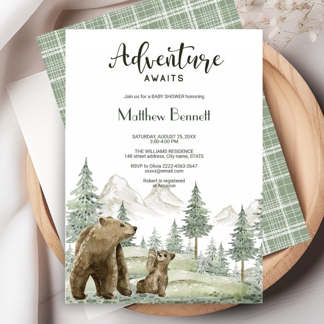 Inbjudan till vattenskog i mor och baby (Sage green baby shower invitation featuring watercolor forest and bear design)