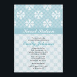Inbjudningar om blåaktiga Sweet sixteen<br><div class="desc">Söt sweet sixteen bjuder in vita snöflingor på en snöblå polk med punktbakgrund. Dessa söta 16 inbjudningskort är perfekt för ett underlandstema på vintern sweet sixteen firande. Anpassa dessa inbjudningar med födelsedagsflickans namn och party. Bild © Krissy H. Studios,  LLC.Alla rättigheter förbehållna.</div>