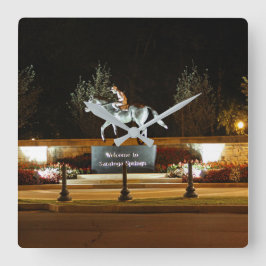 Inbyggd dammhäst Statue Saratoga Wall Clock Fyrkantig Klocka