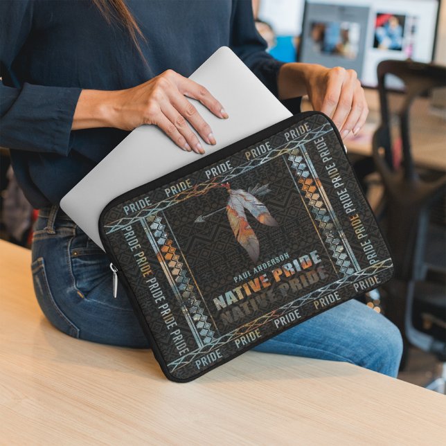 Inbyggt Pride Indiskt pälsartad pälsfågel Laptop Fodral (Skapare uppladdad)