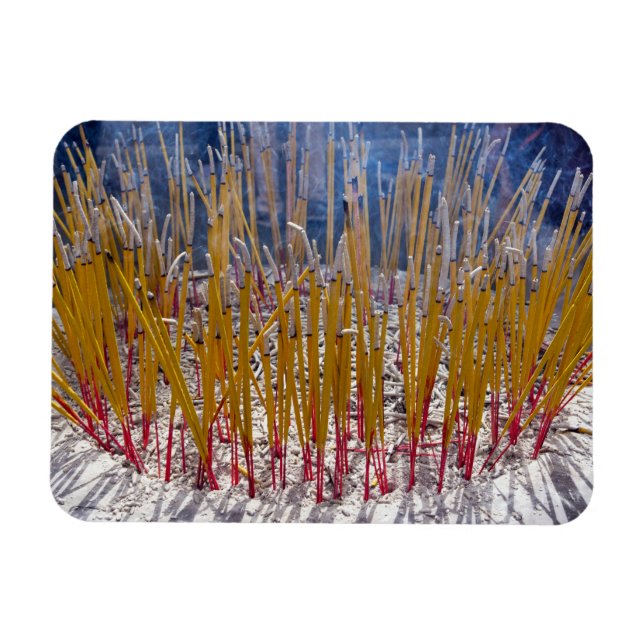 Incense i ett tempel, Zhongdian, Yunnan - China Magnet (Horisontell)