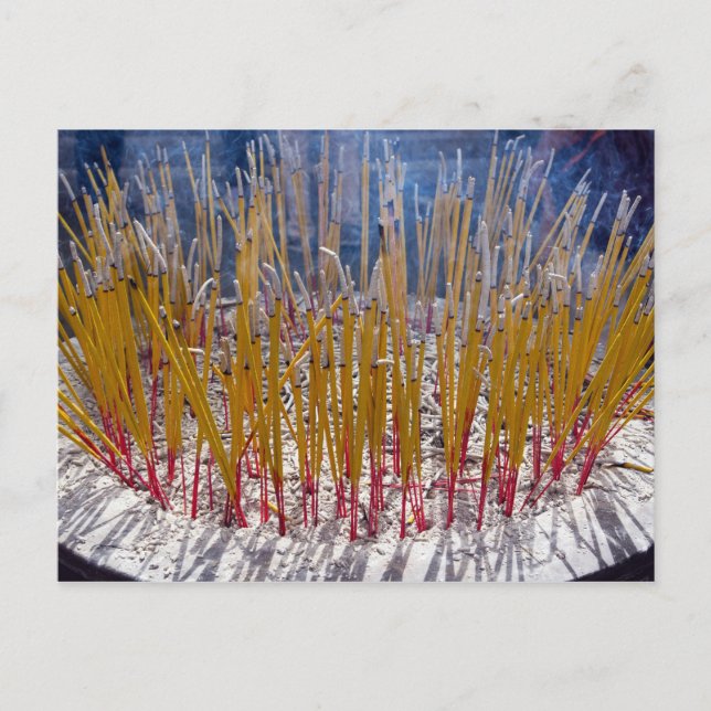 Incense i ett tempel - Zhongdian, Yunnan, China Vykort (Framsida)