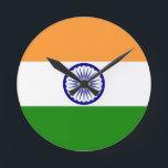 india rund klocka<br><div class="desc">Flagga av Indien. Medborgareflagga av Indien är en horisontalrektangulär tricolour flagga, av Indien saffran, vit och Indien grönt; med Ashoken Chakra, rullar en 24 spoke, i marinblått på dess centrerar. Den adopterades i dess gåva bildar under ett möte av den bestånds- enheten som rymdes på 22 Juli 1947, då det...</div>