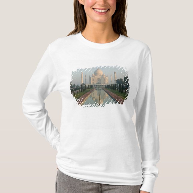 INDIA, Uttar Pradesh, Agra: Taj Mahal, morgon T Shirt (Framsida)