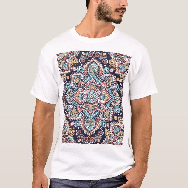 Indian Paisley: Ethnic Mandala Mönster T Shirt (Framsida)