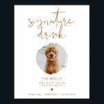 INDIE Bohemian 1 Photo Pet Namnteckning Drink Post Poster<br><div class="desc">Det här namnteckning dryckestecknet har en fotoplats, ett edgy handskrivet teckensnitt och en modern minimalistisk utformning med en bränd orange och vit färg. Ändra enkelt teckensnittet och bakgrunden till färg för att matcha din händelse. Detta tecken är perfekt för att lägga till antingen ett foto av brudgummen, brudgummen, njurarna eller...</div>