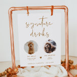 INDIE Boho 2 Photo Pet Namnteckning Drink Poster<br><div class="desc">Den här namnteckning dryckesskylten med två fotofack, ett edgy handskrivet teckensnitt och en modern minimalistisk utformning och en kombination av bränd orange och vit färg. Ändra enkelt teckensnittet och bakgrunden till färg för att matcha din händelse. Detta tecken är en perfekt för att lägga till antingen ett foto av brudgummen,...</div>