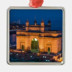 INDIEN, Mumbai (Bombay): Gateway of India / Julgransprydnad Metall