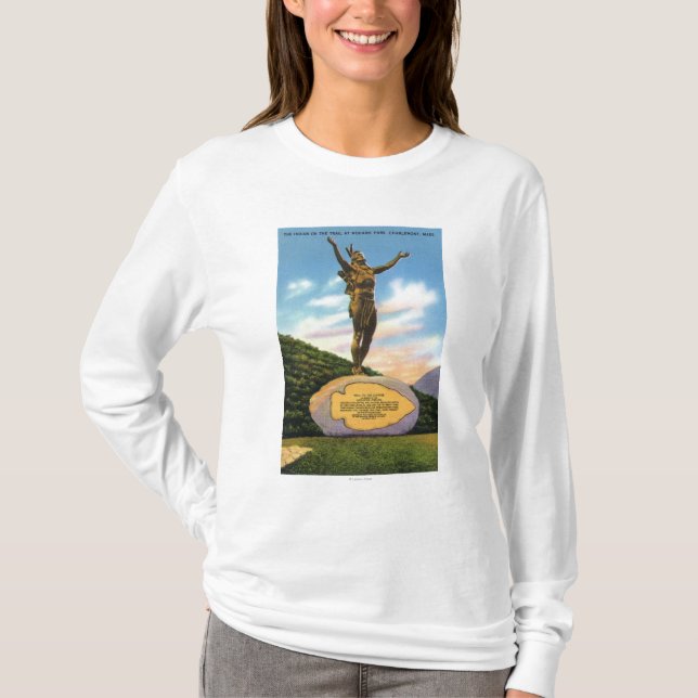 Indier på slingastatyn på Mohawk parkerar beskådar Tee Shirt (Framsida)