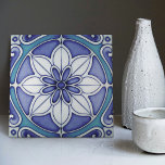 Indigo Azulejo Blue Portugals Lissabondekoration Kakelplatta<br><div class="desc">Indigo Azulejo Blue Portugisiska dekorativa keramiska plattor från Lissabon är ett vackert och unikt tillskott till alla hem. En högkvalitativ produkt med tidlös estetik. Den blå färg i plattorna inspireras av indigo blue från Lissabon-berömden azulejo-plattor, som lägger till en aning historia och kultur i ditt område. Dessa plattor är perfekt...</div>