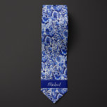 Indigo Blommigt Monogram Slips<br><div class="desc">Gör en snyggt påstående med vår Indigo Blommigt Monogram Neck Tie. Monogramdesignen med indigo hue och blommigt ger dig en aning sofistikering i bröllop. Glöm inte att utforska våra matchande sockar för att slutföra ditt utseende.</div>