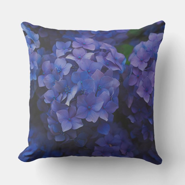 Indigo Hydrangea Dusk Throw Pillow Kudde (Framsida)