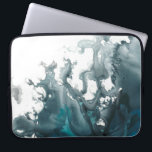 Indigo Tempest Laptop Fodral<br><div class="desc">Indigo Tempest I senast i juni Erica Vess. Unik och abstrakt design som görs i varierande skuggor av blått som sprider sig utåt i den vita bakgrunden.</div>