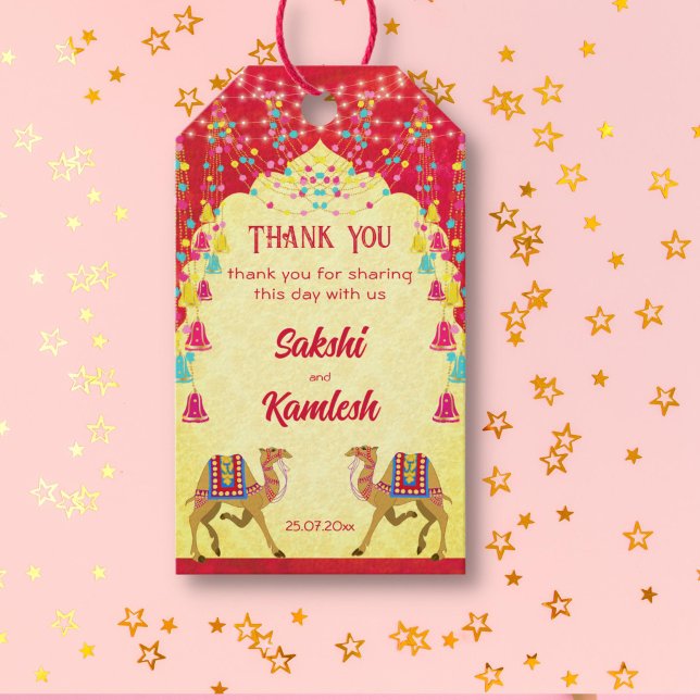 Indiska bröllop Rajasthani kamrar färgstarka för Presentetikett (Indian wedding favor gift tags bright colors cerise and yellow Rajasthani camels with poms garlands)