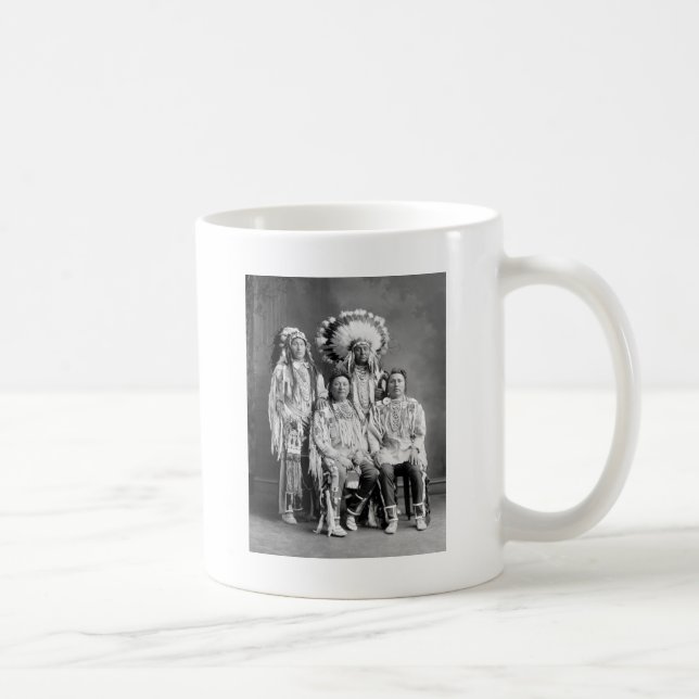 Indiskt gruppporträtt för kråka, tidiga 1900s kaffemugg (Höger)