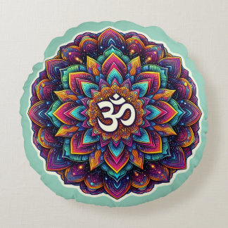 Indiskt Om-symbol i en vacker mandala-design Rund Kudde