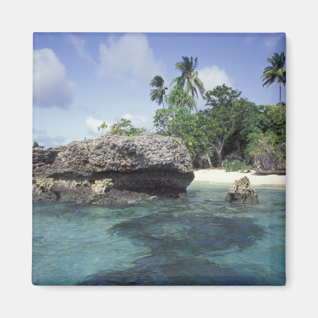 Indonesien. Klippformationer längs kusten Magnet (Framsidan)