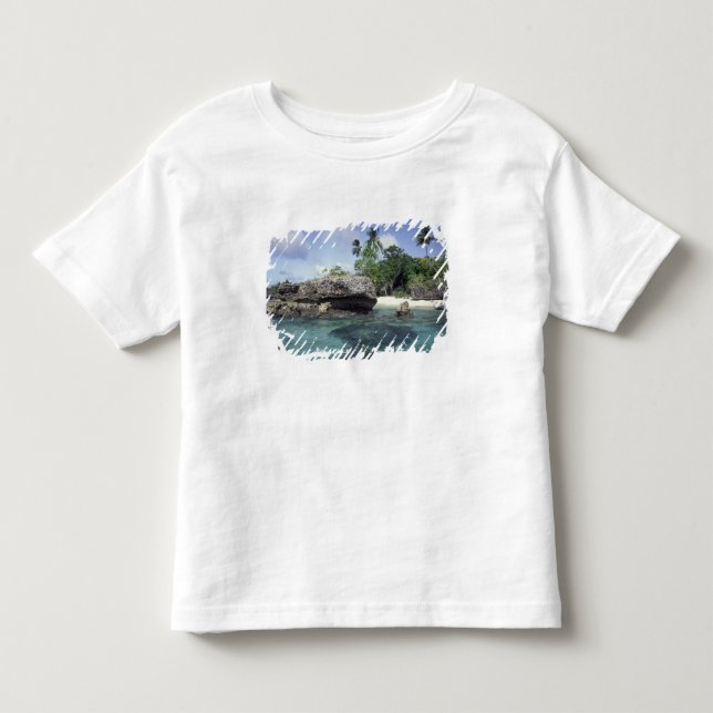 Indonesien. Klippformationer längs kusten T Shirt (Framsida)