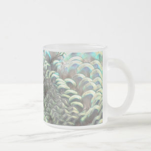 Indonesiska peacock Feathers Mönster Fr. Glass Mug Frostad Glasmugg
