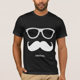 indubitably - rolig mustasch och solglasögon tee shirt
