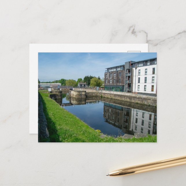 Industrial Echoes: Modern Living on the Wakefield Vykort (Fram/Back In Situ)