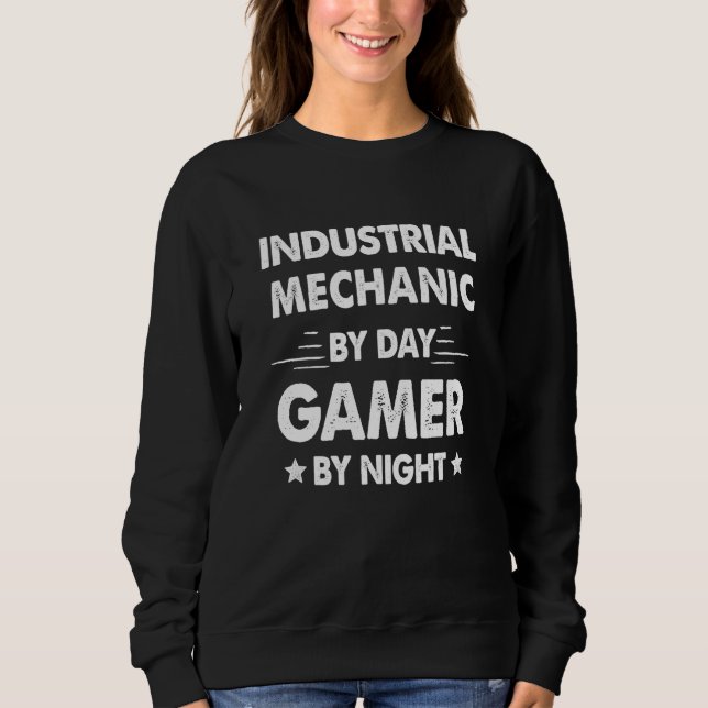 Industrial Mechanic By Day Gamer By Night T Shirt (Framsida)
