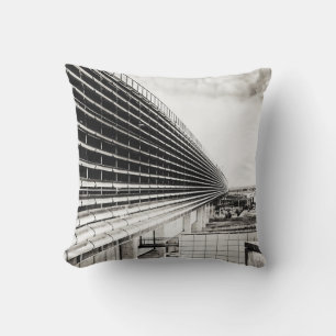 Industriellt Byggnad Black and White Dekorativ kud Kudde